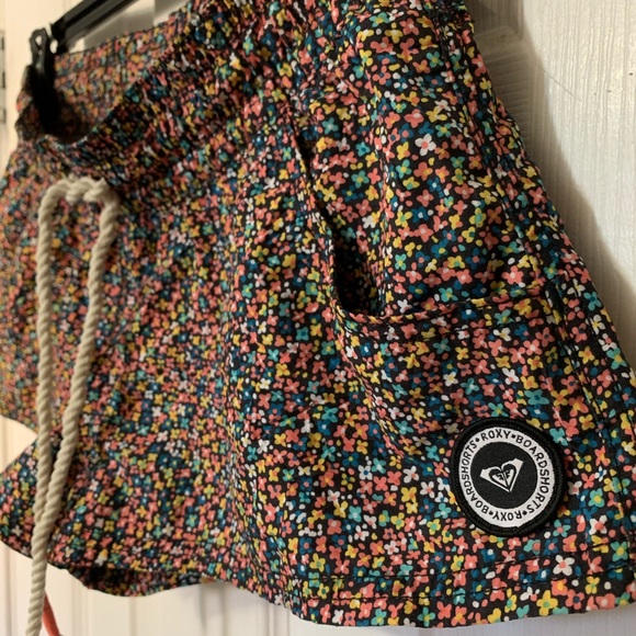 Roxy Shorts - Picture 2 of 4